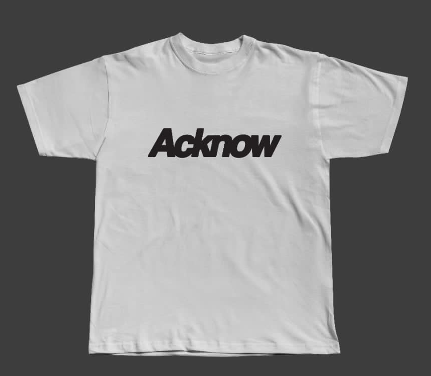 gray t-shirt