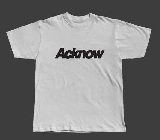 gray t-shirt